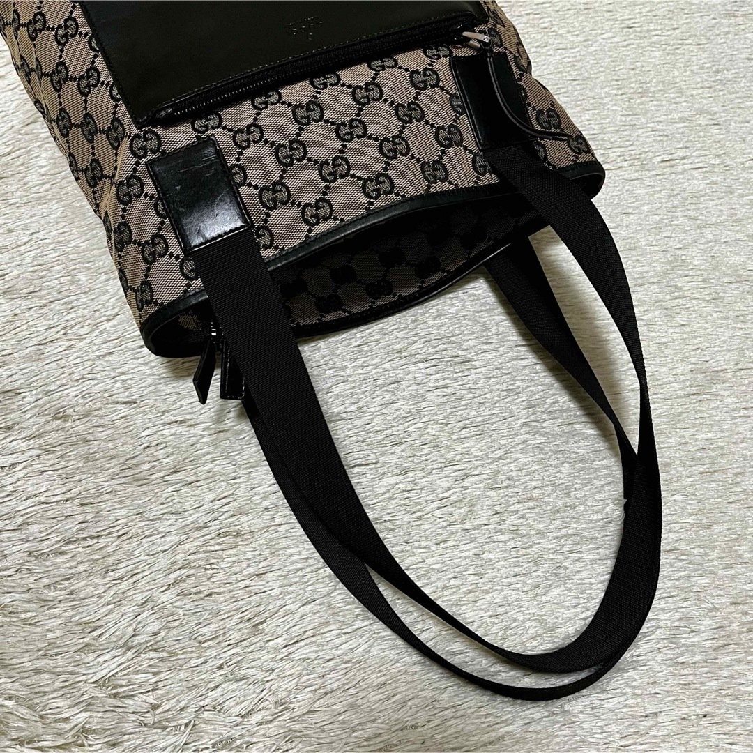 Gucci(グッチ)の623 美品✨グッチ トートバッグ 肩掛け GGキャンバス×レザー ベージュ 黒 レディースのバッグ(トートバッグ)の商品写真