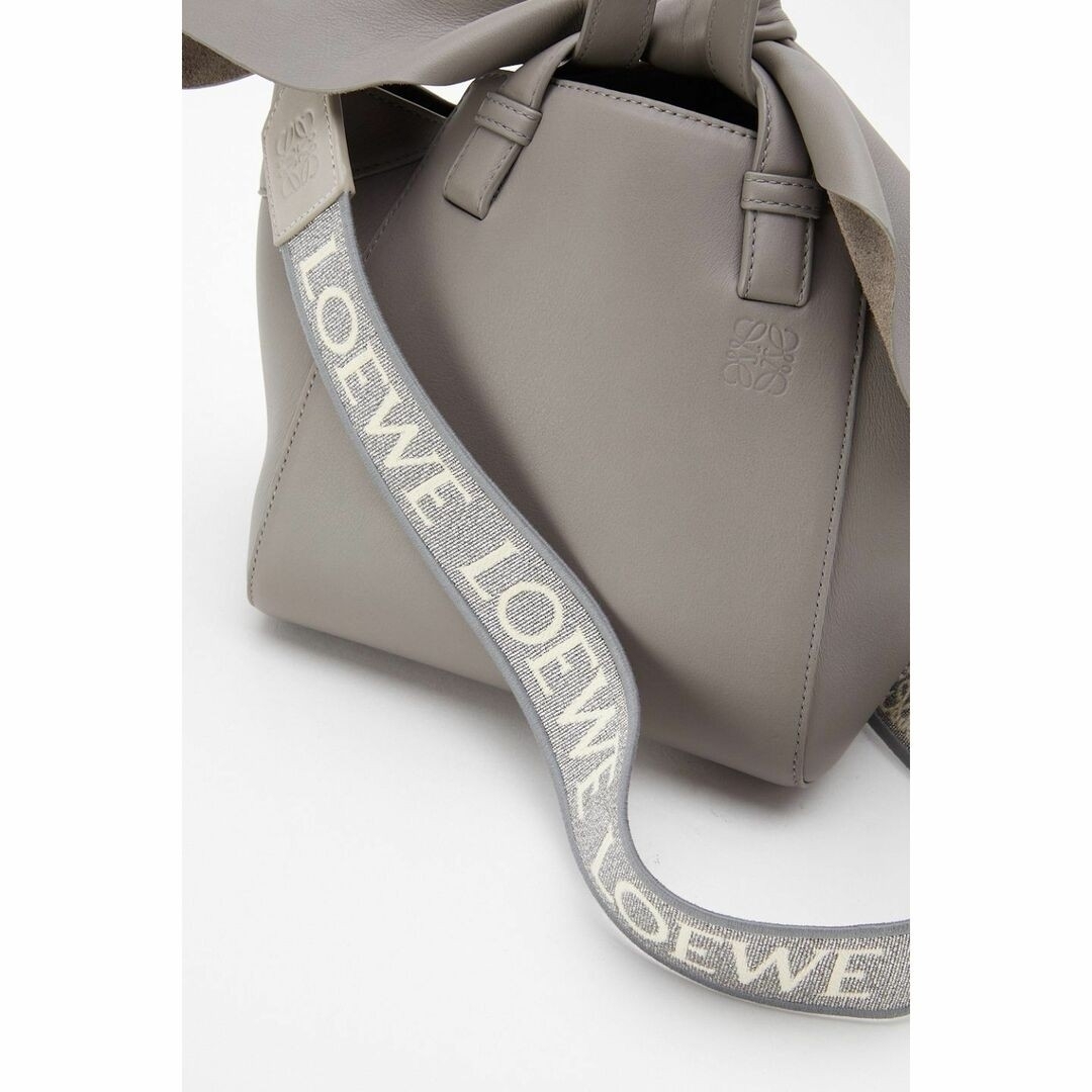 LOEWE(ロエベ)のロエベ ハンモックナゲット バニー ゴースト レディースのバッグ(トートバッグ)の商品写真