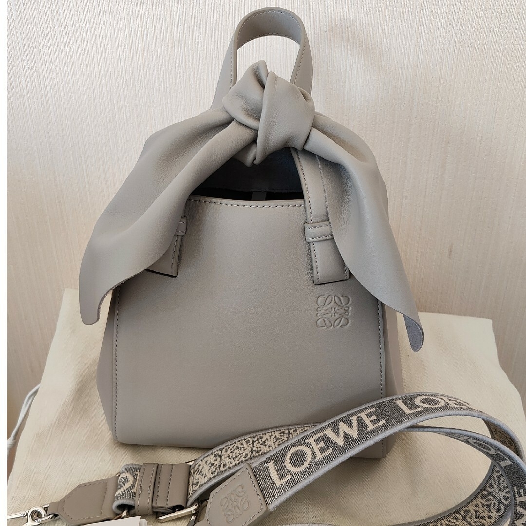 LOEWE(ロエベ)のロエベ ハンモックナゲット バニー ゴースト レディースのバッグ(トートバッグ)の商品写真