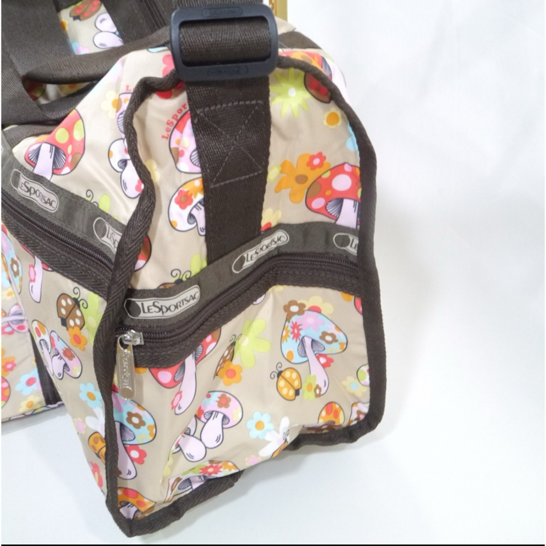 LeSportsac(レスポートサック)の新品●レスポートサック ボストンバッグMEDIUM WEEKENDER きのこ柄 レディースのバッグ(ボストンバッグ)の商品写真