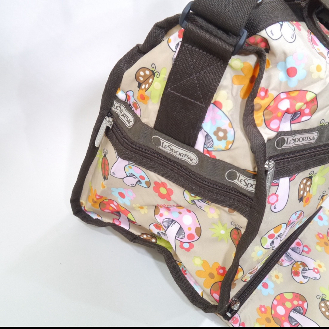 LeSportsac(レスポートサック)の新品●レスポートサック ボストンバッグMEDIUM WEEKENDER きのこ柄 レディースのバッグ(ボストンバッグ)の商品写真