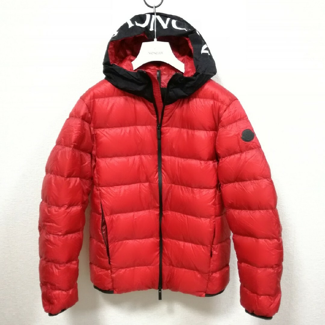 MONCLER(モンクレール)の美品 MONCLER モンクレール PROVINS プロヴァン ブラックワッペン メンズのジャケット/アウター(ダウンジャケット)の商品写真