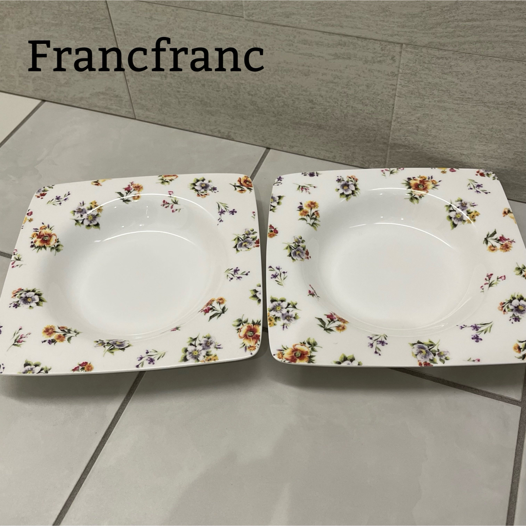 Francfranc(フランフラン)の美品 匿名配送 Francfranc 花柄 パスタ皿 2枚セット インテリア/住まい/日用品のキッチン/食器(食器)の商品写真