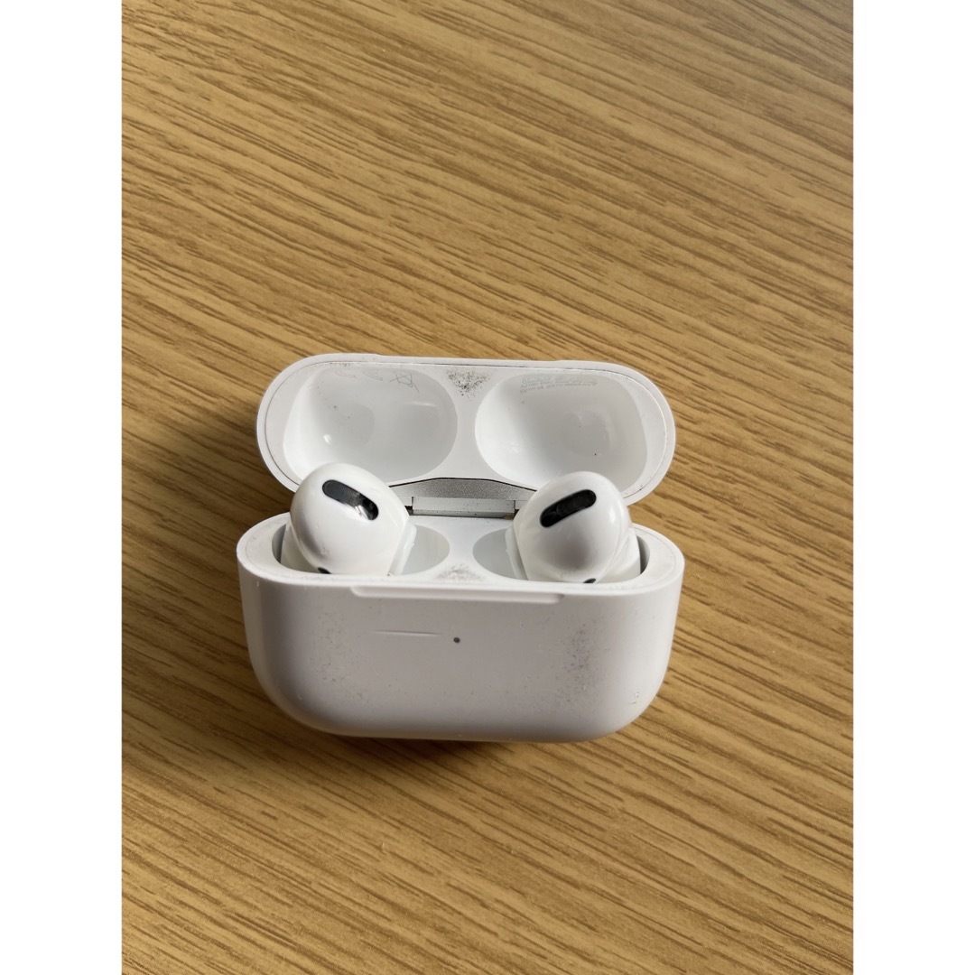 Apple(アップル)のAirPods Pro（第1世代）ワイヤレスイヤホン　正規品 スマホ/家電/カメラのオーディオ機器(ヘッドフォン/イヤフォン)の商品写真