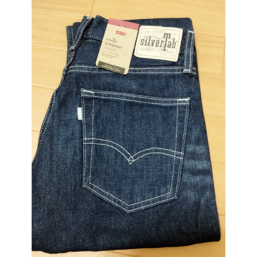 Levis SILVERTAB ストレートデニム　定価13,200円　新品タグ付 メンズのパンツ(デニム/ジーンズ)の商品写真