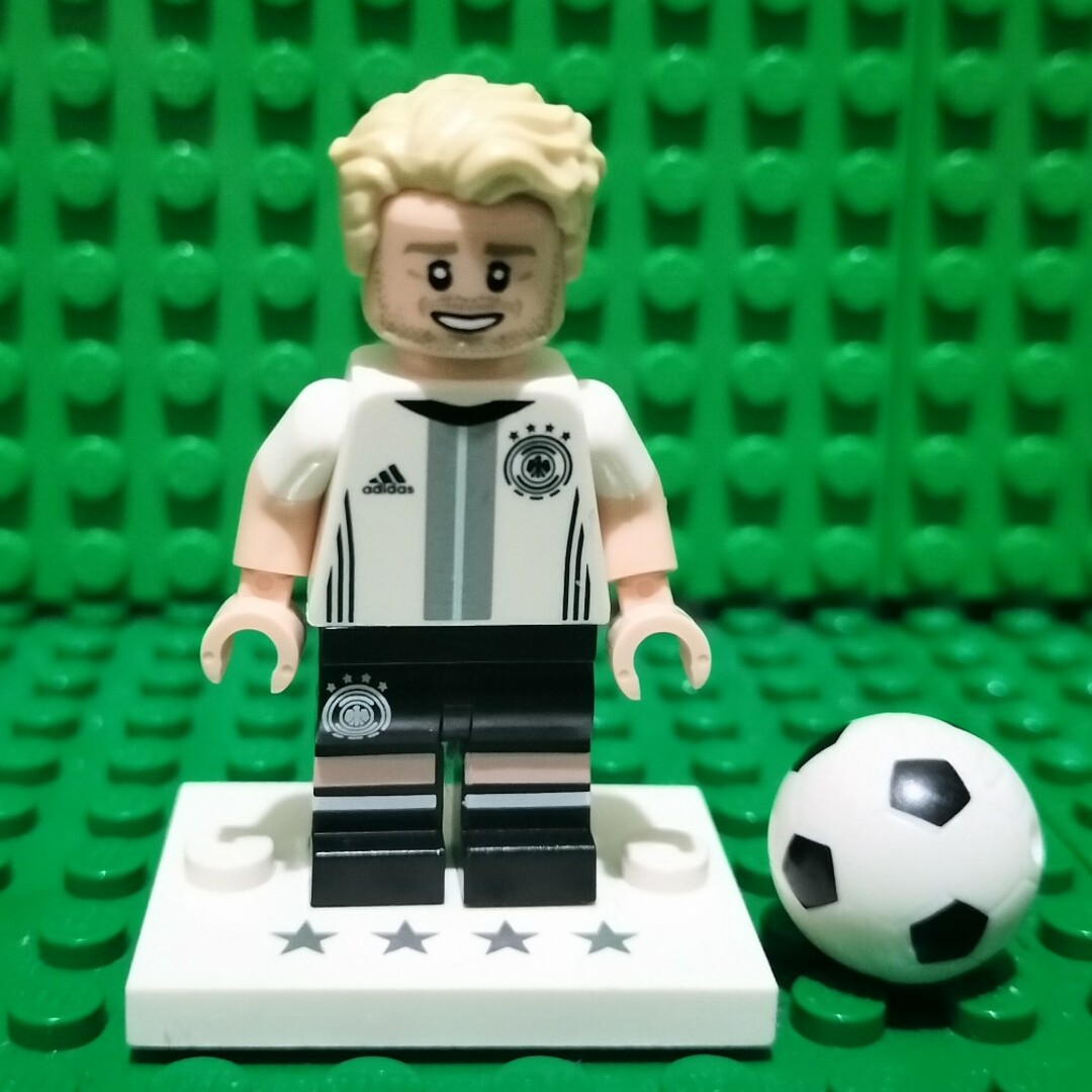 Lego(レゴ)のLEGO 71014 アンドレ ・シュール サッカードイツ代表 背番号9 エンタメ/ホビーのおもちゃ/ぬいぐるみ(その他)の商品写真