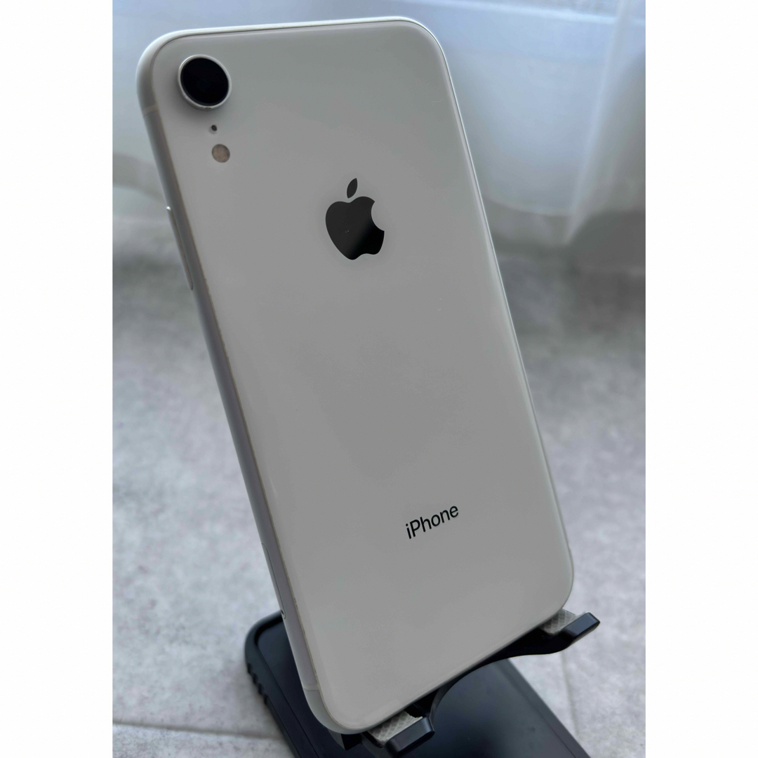 iPhone(アイフォーン)のiPhone XR 64GB ホワイト本体美品 スマホ/家電/カメラのスマートフォン/携帯電話(スマートフォン本体)の商品写真