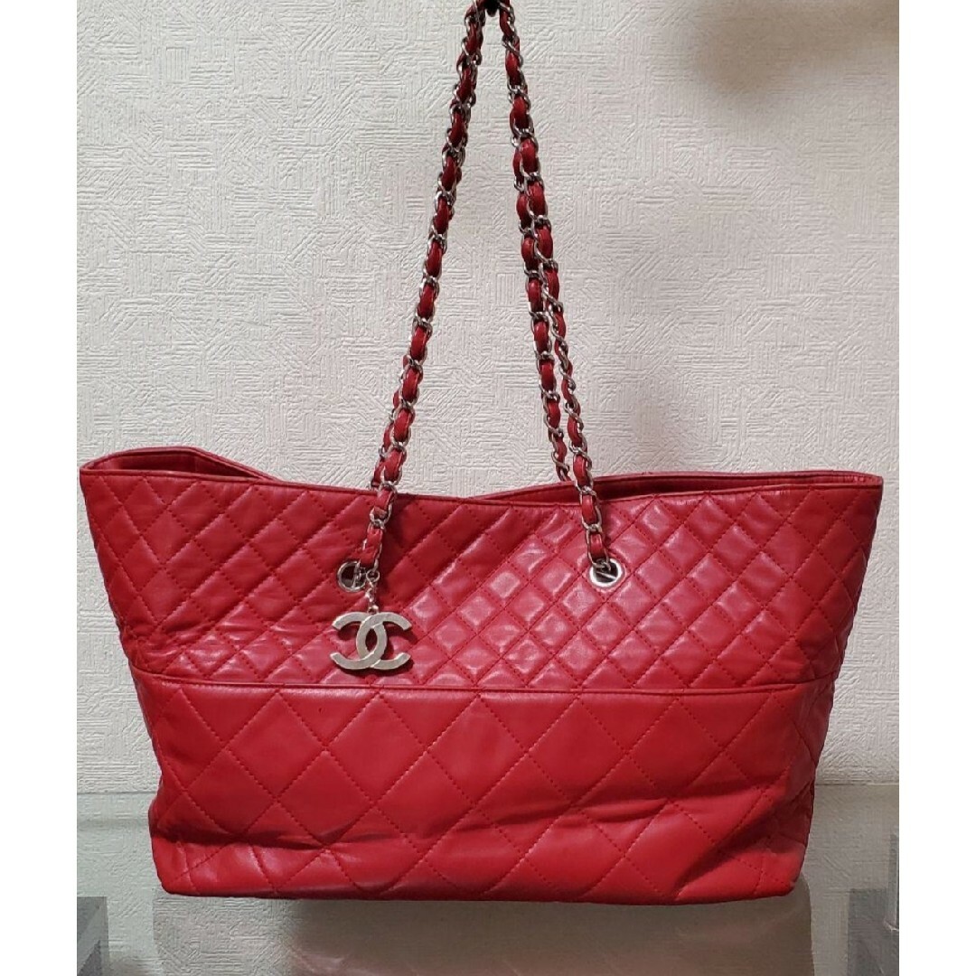 CHANEL(シャネル)のシャネル トートバッグ [CHANEL Tote Bag] レッド レディースのバッグ(トートバッグ)の商品写真