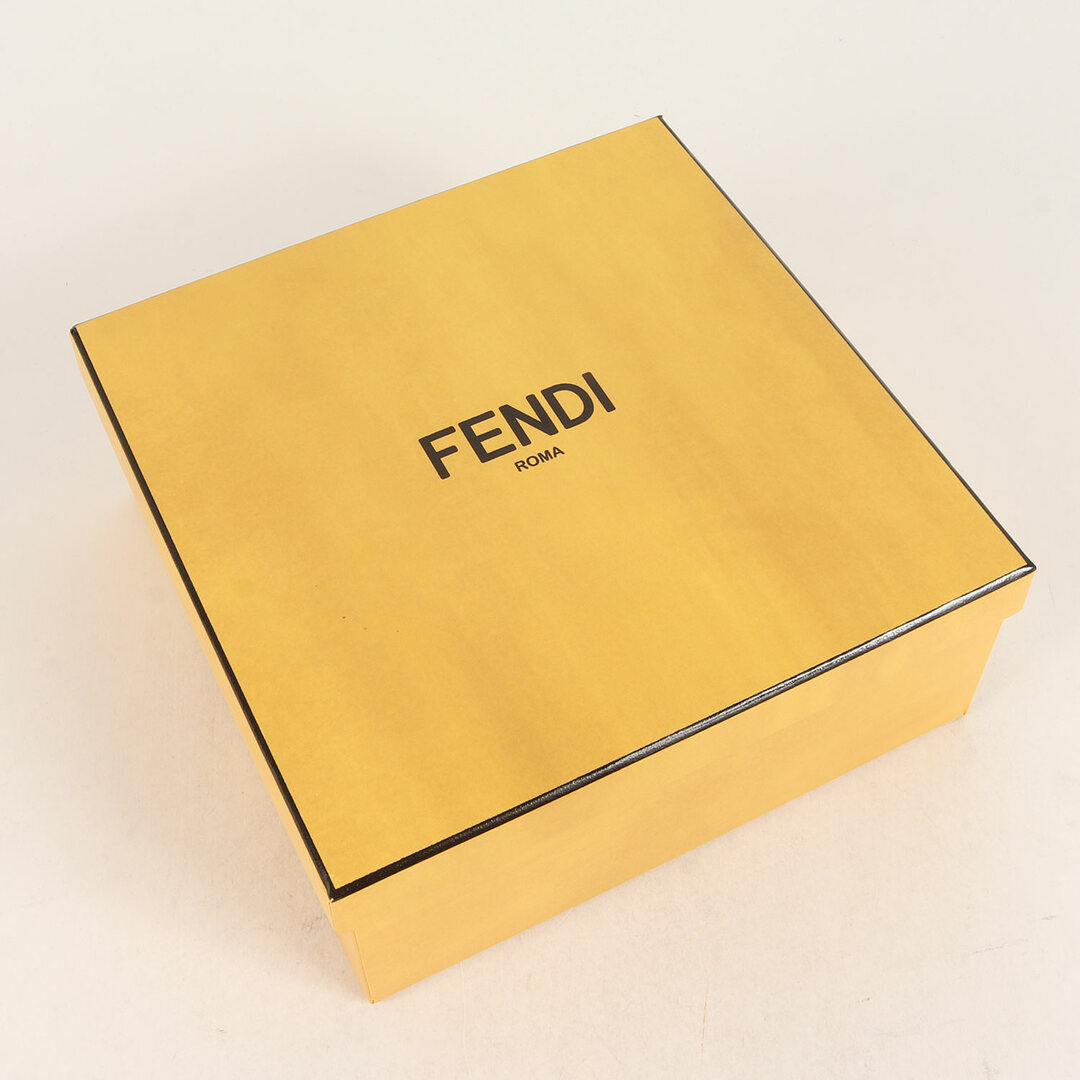 FENDI(フェンディ)の新品 FENDI フェンディ Fendi O Lock マルチ トレー / オーロック 皿 インテリア雑貨 ホームアクセサリー 小物入れ ライトブルー ハイブランド ラグジュアリー インテリア【メンズ】 メンズのファッション小物(その他)の商品写真