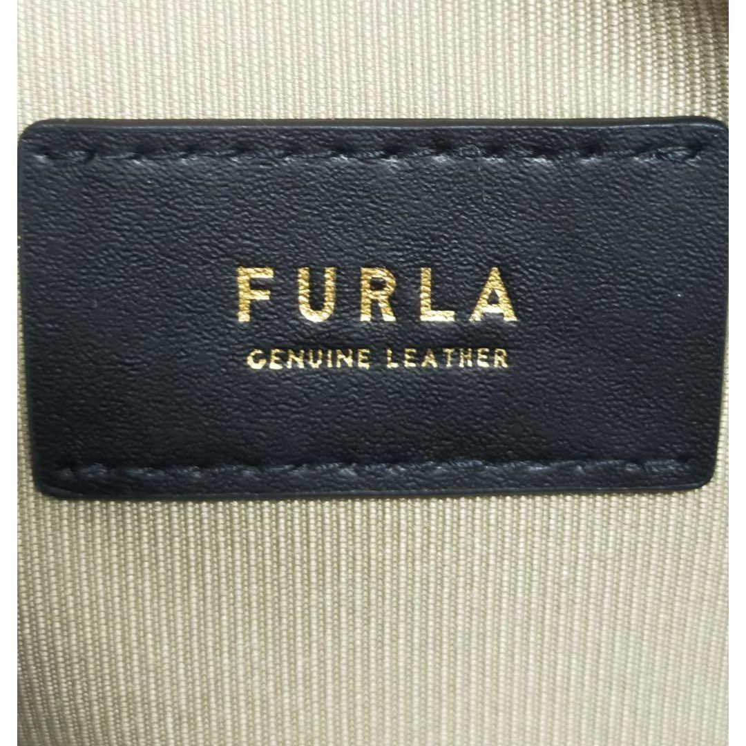 Furla(フルラ)のFURLA フルラ ハーフムーン型 ポーチ TK627 レディースのファッション小物(ポーチ)の商品写真