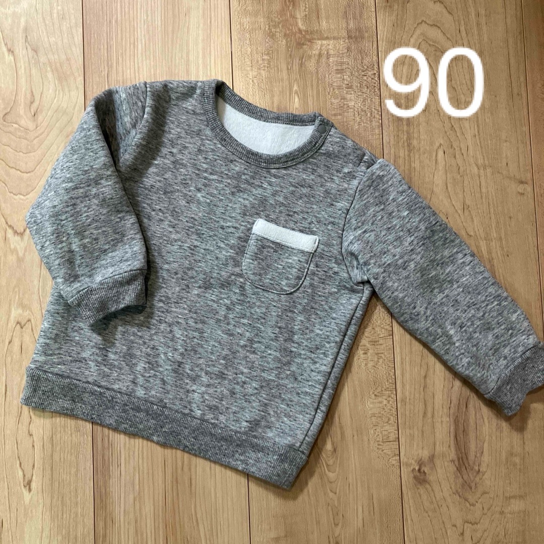 UNIQLO(ユニクロ)のユニクロ　グレー　スウェット90cm 胸ポケット　裏ボア キッズ/ベビー/マタニティのキッズ服女の子用(90cm~)(ジャケット/上着)の商品写真