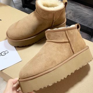 UGG - 新品 アグ 厚底ブーツウルトラミニ プラットフォーム チェス