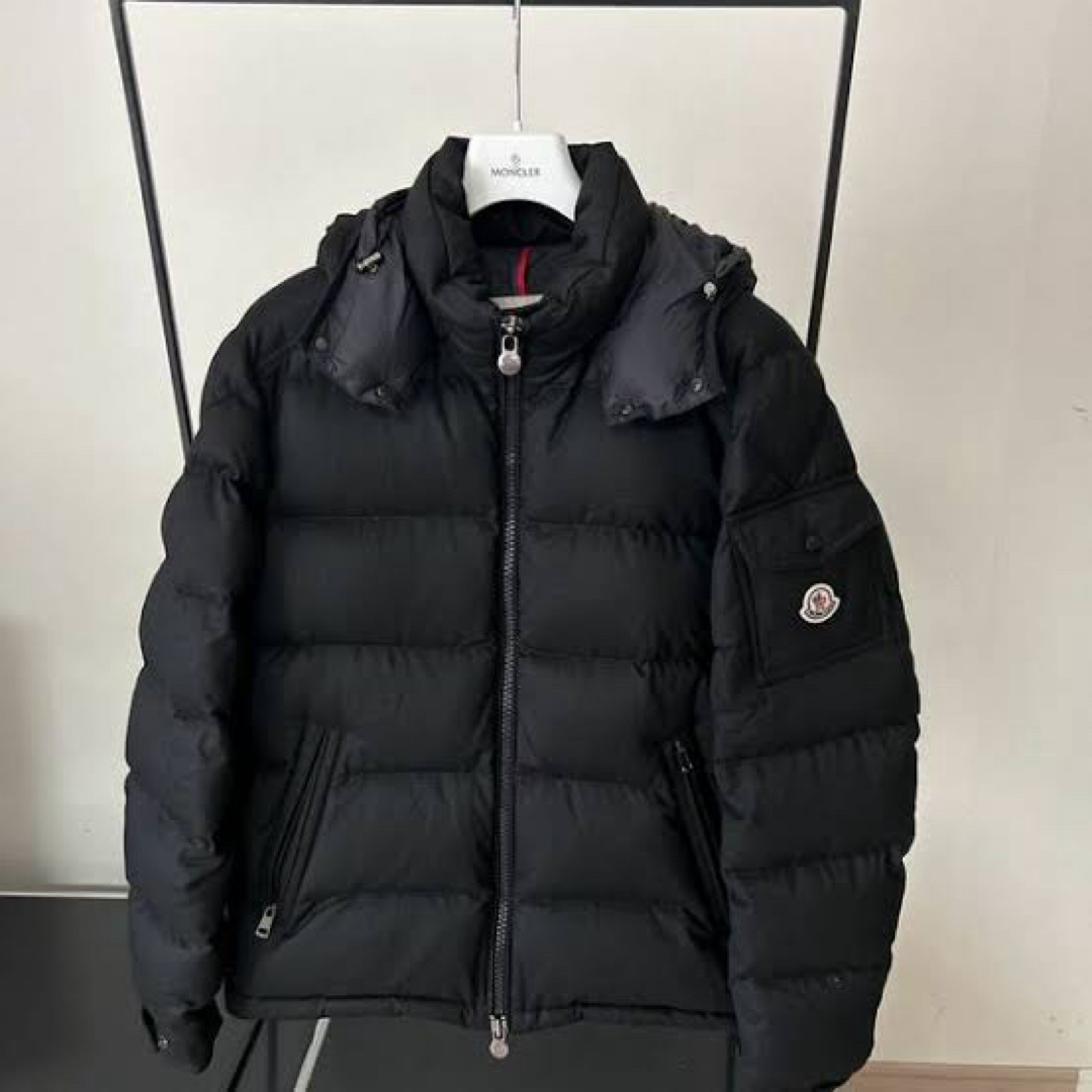 MONCLER(モンクレール)の国内正規品モンジュネーブル　ブラック　希少サイズ メンズのジャケット/アウター(ダウンジャケット)の商品写真