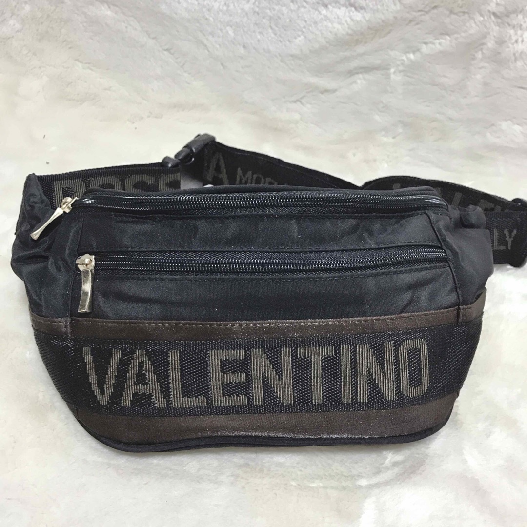 VALENTINO(ヴァレンティノ)の美品 VALENTINO ROSS ロゴ ウエストバッグ ボディバッグ 黒 レディースのバッグ(ボディバッグ/ウエストポーチ)の商品写真