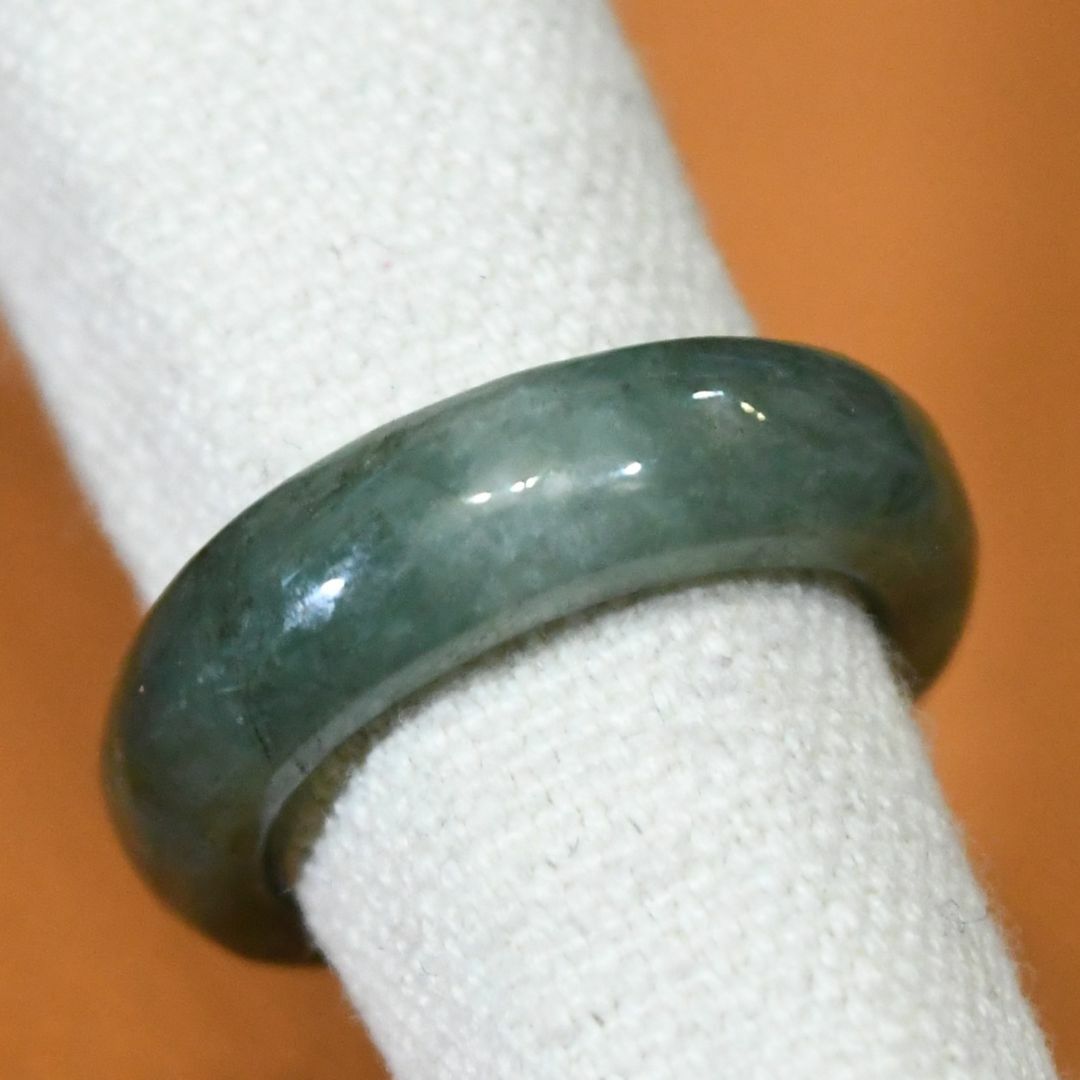 J1161　ヒスイ　翡翠　リング　指輪　15号　ミャンマー　ジェイド　ジェダイト レディースのアクセサリー(リング(指輪))の商品写真