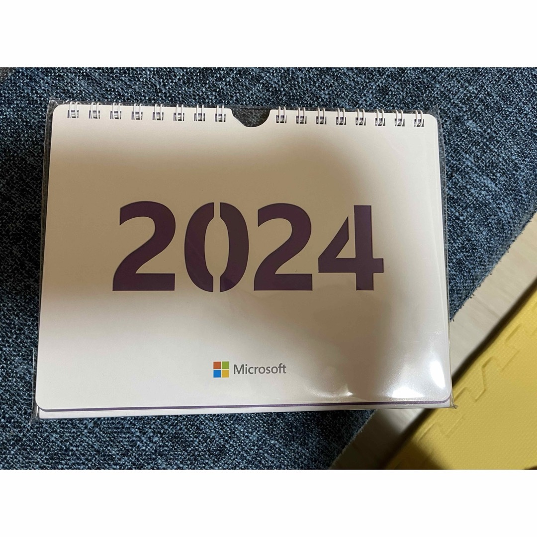 Microsoft(マイクロソフト)のマイクロソフト 卓上カレンダー 2024 インテリア/住まい/日用品の文房具(カレンダー/スケジュール)の商品写真