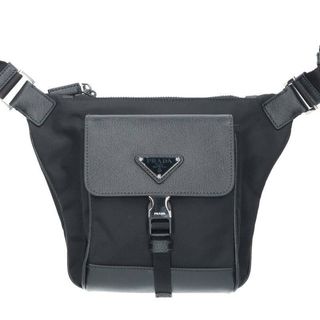 プラダ(PRADA)のプラダ 三角ロゴプレートレザー切替ナイロンショルダーバッグ メンズ(ショルダーバッグ)