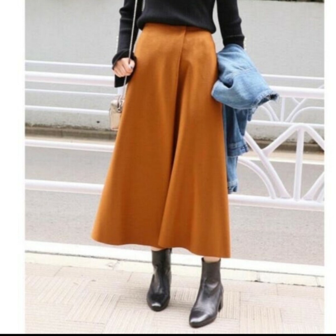 IENA(イエナ)のIENA  ハード圧縮フレアスカート　40　イエナ　キャメル　オレンジ レディースのスカート(ロングスカート)の商品写真