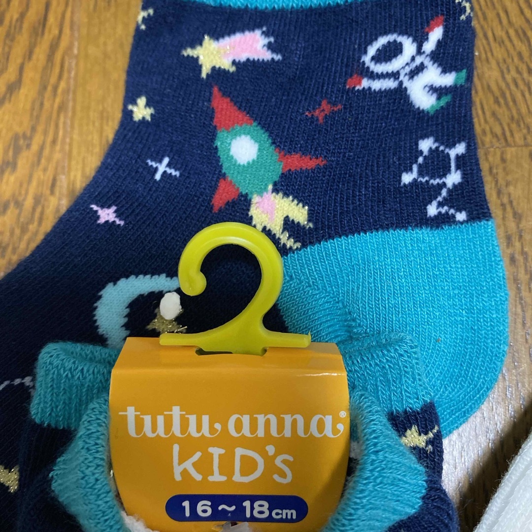 tutuanna(チュチュアンナ)のtutuanna 16-18 靴下　新品 キッズ/ベビー/マタニティのこども用ファッション小物(靴下/タイツ)の商品写真
