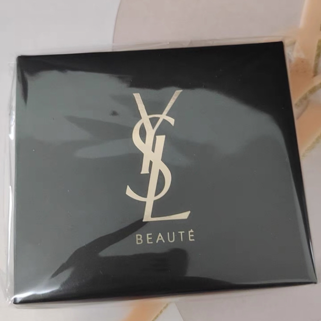 Yves Saint Laurent Beaute(イヴサンローランボーテ)の新品未使用 イヴ サンローラン 正規ノベルティ  チョーカー ブレスレット  レディースのアクセサリー(ブレスレット/バングル)の商品写真