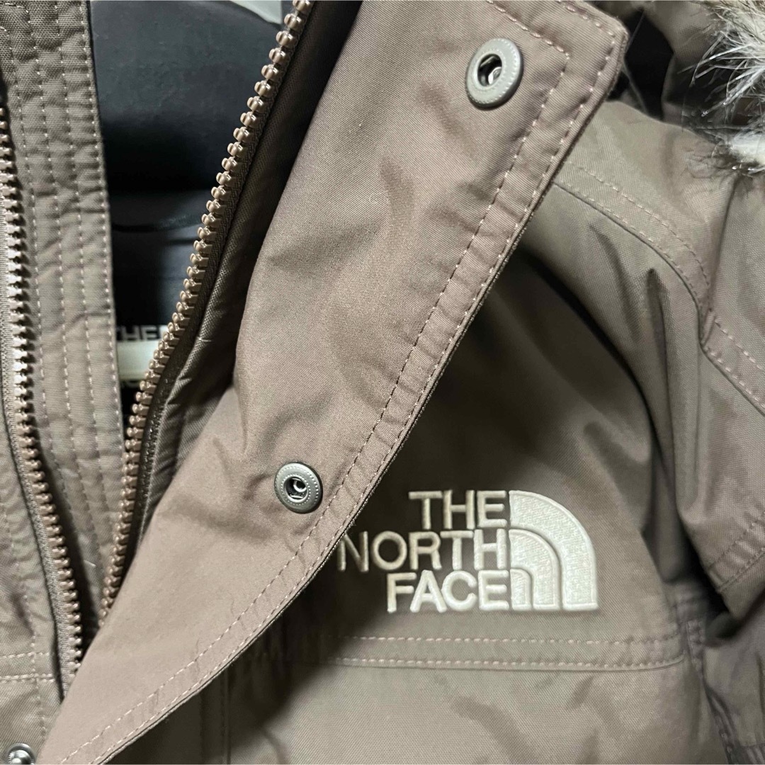 THE NORTH FACE(ザノースフェイス)のTHE NORTH FACE マクマード ブラウン US規格 ゴールドウイン メンズのジャケット/アウター(ダウンジャケット)の商品写真