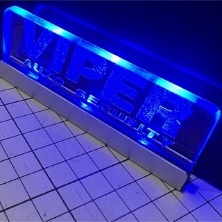 ダミーセキュリティ　LEDアクリルプレート　USB 5v 車両側加工不要(車内アクセサリ)