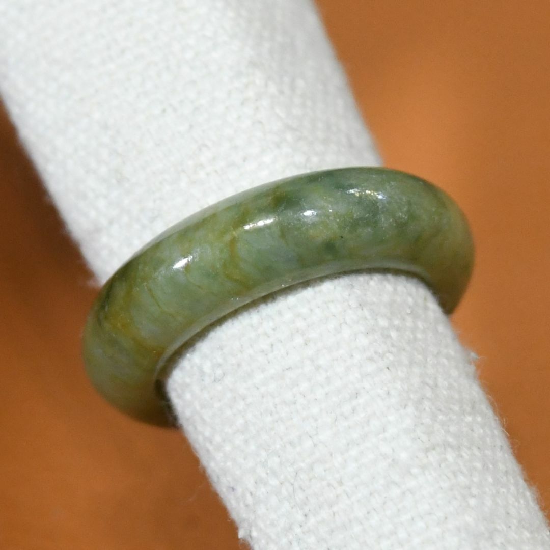 J1162　ヒスイ　翡翠　リング　指輪　15.5号　ミャンマー　ジェイド レディースのアクセサリー(リング(指輪))の商品写真