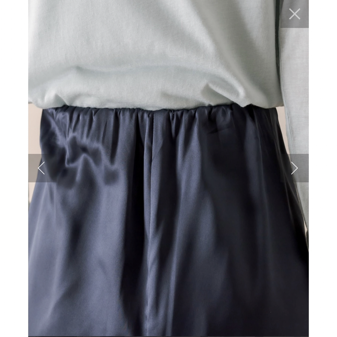 mystic(ミスティック)の【mline】サテンスカート　グレー　サイズ2 レディースのスカート(ロングスカート)の商品写真