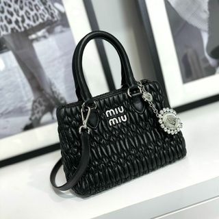 ミュウミュウ クリスタルの通販 900点以上 | miumiuを買うならラクマ