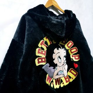 ベティブープ(Betty Boop)のBettyBoop（ベティブープ）新品　ファー　パーカー　刺繍　黒色　Lサイズ(パーカー)