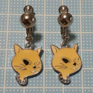 訳あり　イヤリング　かわいい猫のアクセサリーパーツ　ネジバネ式イヤリング(イヤリング)