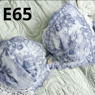 E65　ブラジャー　ライトブルー　花　ブラ　エレガント　刺繍　レース　水色　青系(ブラ)