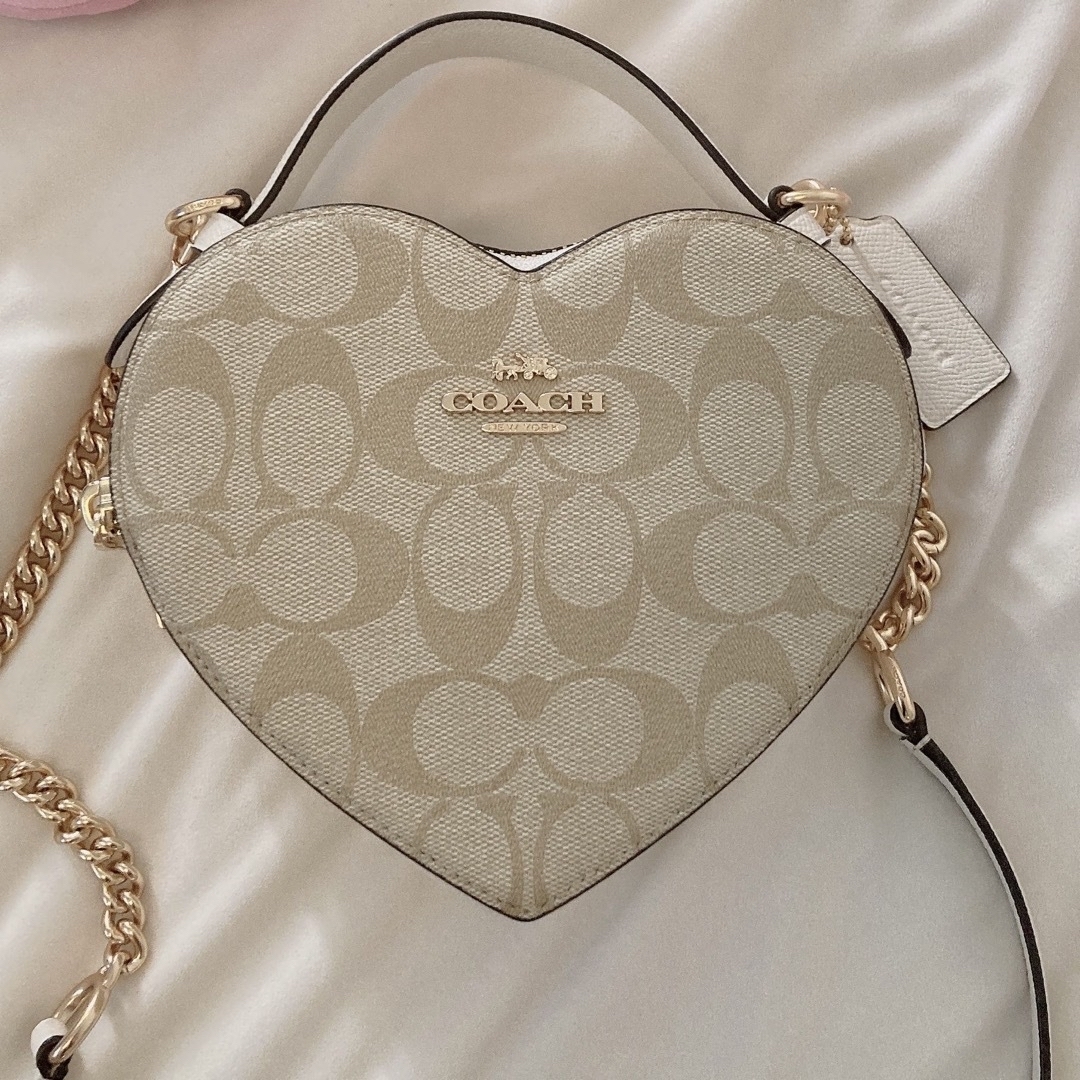 COACH(コーチ)のcoach ハート　クロスボディ レディースのバッグ(ショルダーバッグ)の商品写真