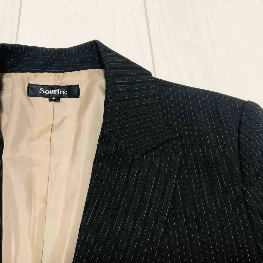 【美品】Sourire スーツ　セットアップ　フォーマル　ビジネス　ストライプ レディースのフォーマル/ドレス(スーツ)の商品写真