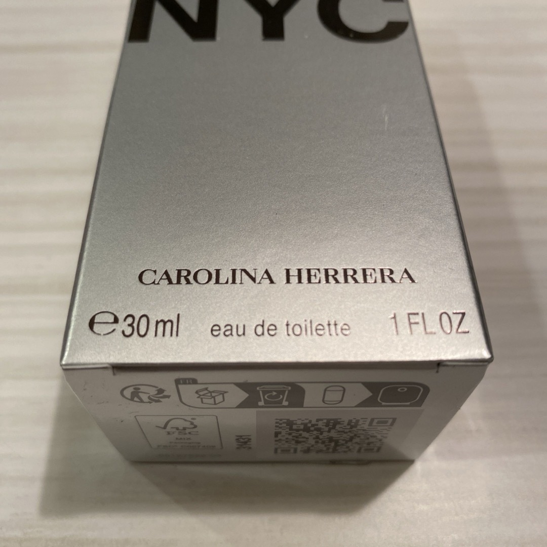 CAROLINA HERRERA(キャロライナヘレナ)のキャロライナへレラ　212 オーデトワレ　30ml  新品未開封 コスメ/美容の香水(香水(女性用))の商品写真