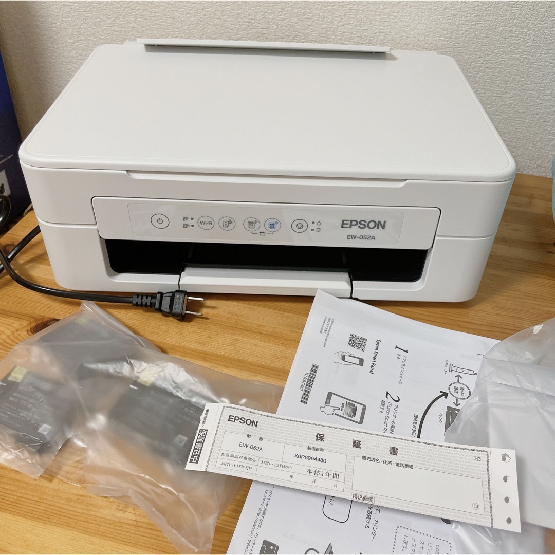 EPSON(エプソン)の新品未使用epson ew-052Aプリンター新品インク付き インテリア/住まい/日用品のオフィス用品(オフィス用品一般)の商品写真