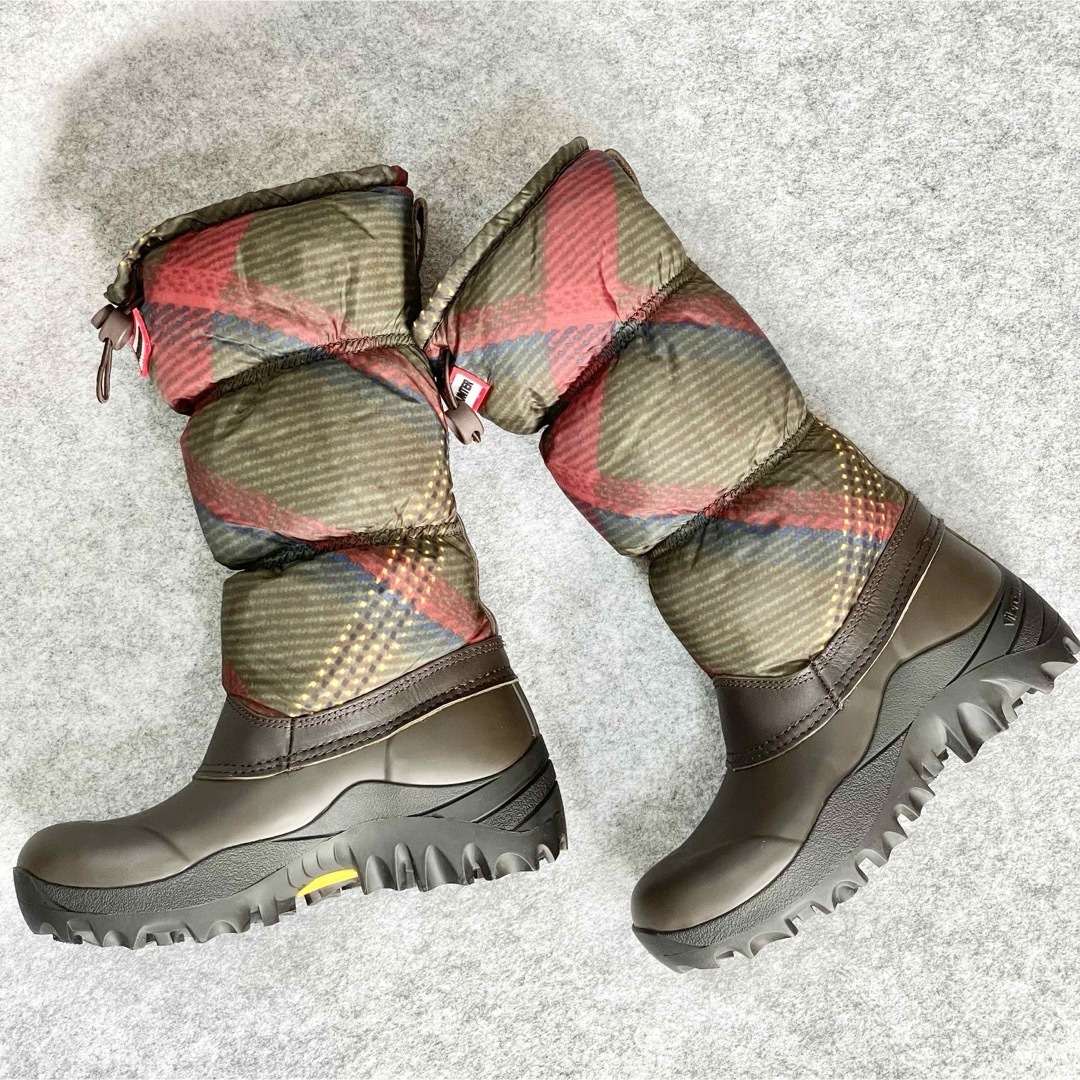 HUNTER(ハンター)の【訳あり極美品】Hunter スノーブーツ　Snow Quilt Check レディースの靴/シューズ(レインブーツ/長靴)の商品写真