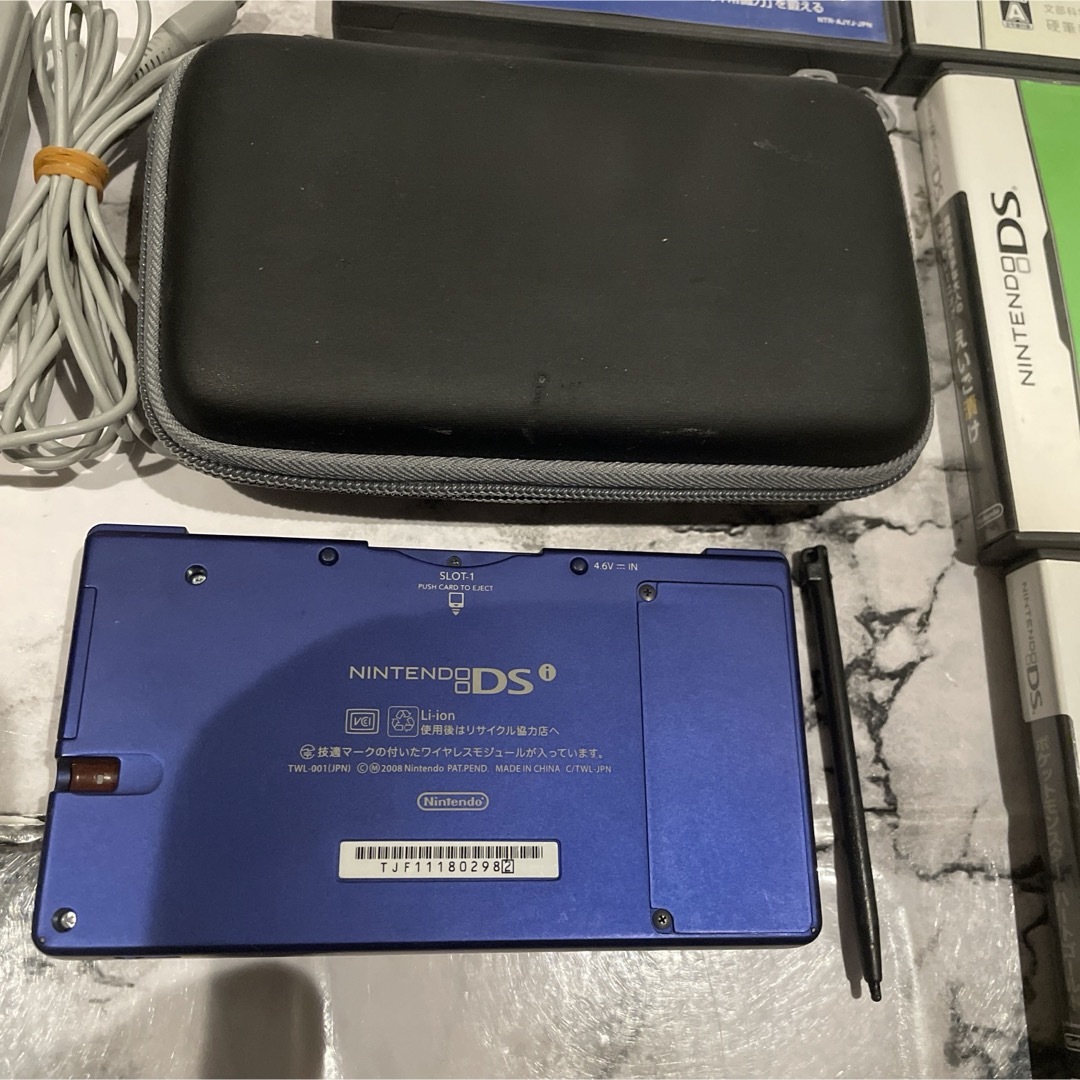 ニンテンドーDS(ニンテンドーDS)の専用　任天堂DS i本体、付属品、ポケモンハートゴールド他4本セット エンタメ/ホビーのゲームソフト/ゲーム機本体(携帯用ゲーム機本体)の商品写真