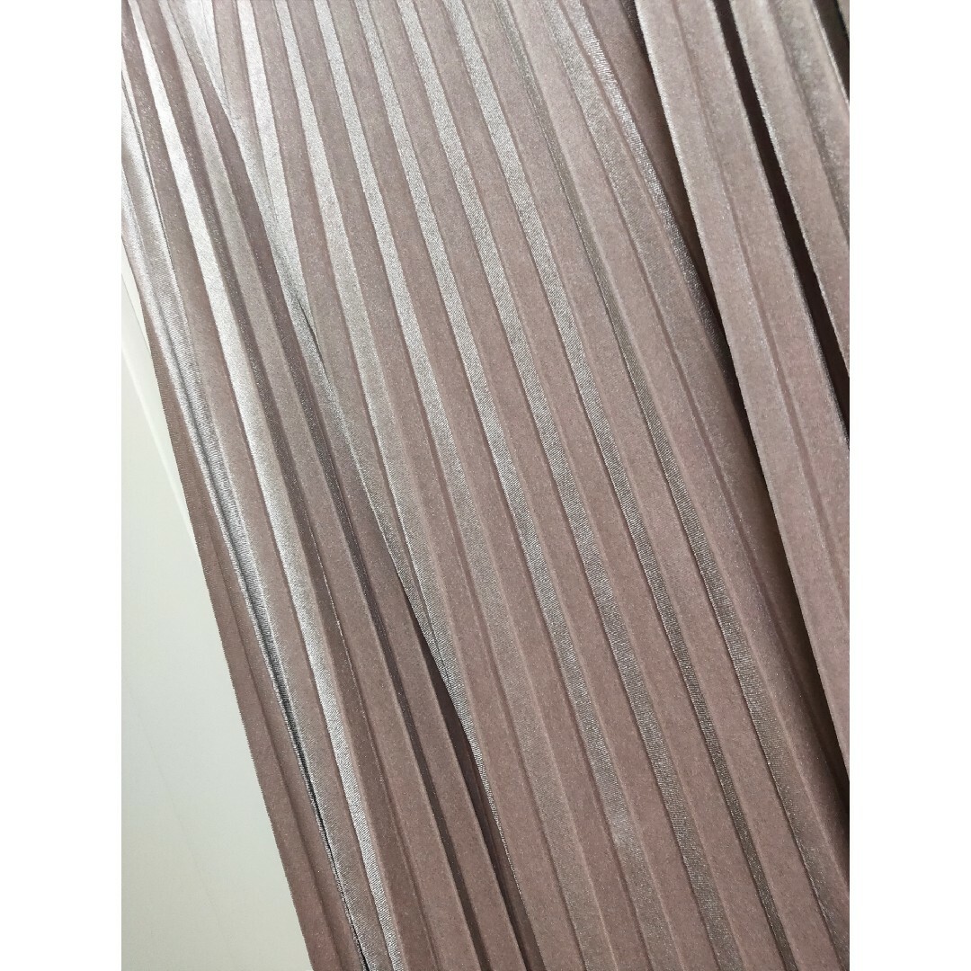 URBAN RESEARCH(アーバンリサーチ)のアーバンリサーチ　光沢　プリーツスカート レディースのスカート(ロングスカート)の商品写真
