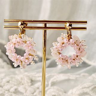 396  淡い　桜　ピンク　天然石　小枝　リース　ピアス　イヤリング　花(ピアス)