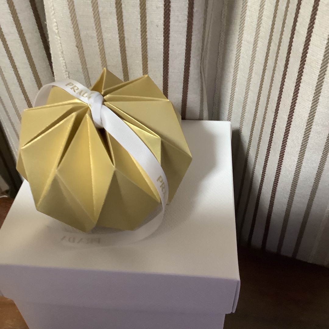 PRADA - PRADA オーナメント 非売品 ノベルティ ゴールド プラダ PRADA - PRADA オーナメント 非売品 ノベルティ ゴールド プラダ