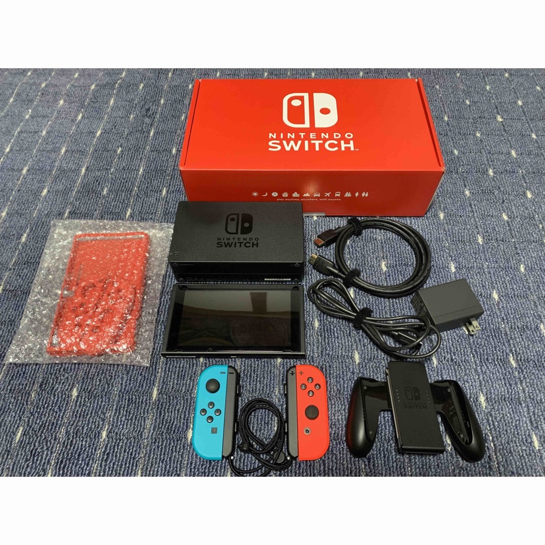 Nintendo Switch(ニンテンドースイッチ)のNintendo Switch　(L)ネオンブルー/(R)ネオンレッド エンタメ/ホビーのゲームソフト/ゲーム機本体(家庭用ゲーム機本体)の商品写真