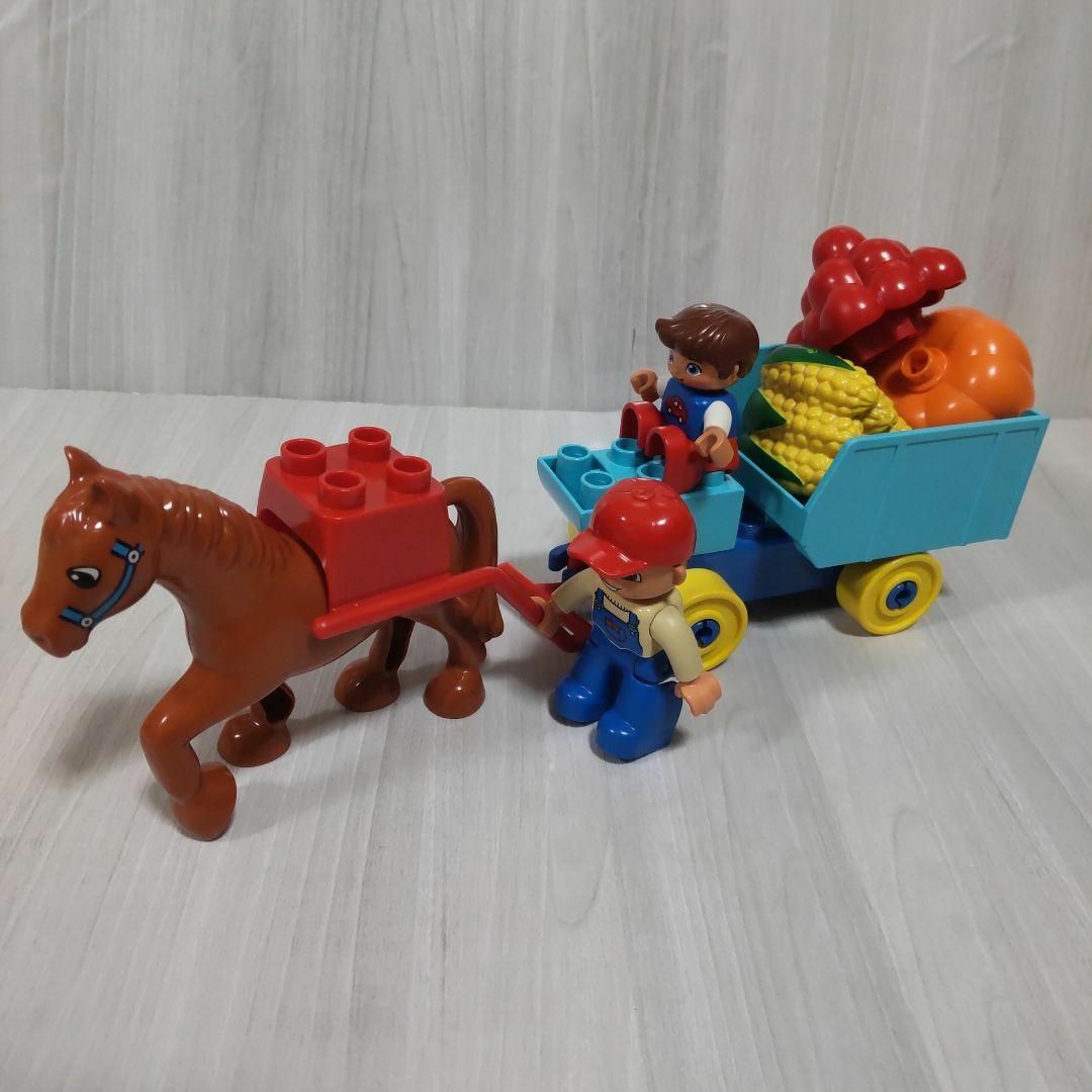 デュプロ　互換　茶色の馬とハーネス(赤)　馬車　荷馬車　特殊パーツ　接続ブロック キッズ/ベビー/マタニティのおもちゃ(知育玩具)の商品写真