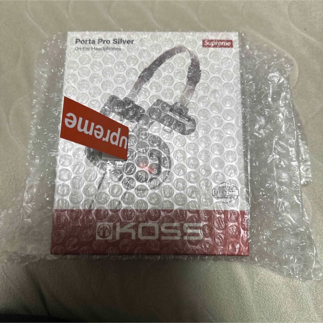 Supreme(シュプリーム)のSupreme Koss PortaPro Headphones Silver スマホ/家電/カメラのオーディオ機器(ヘッドフォン/イヤフォン)の商品写真