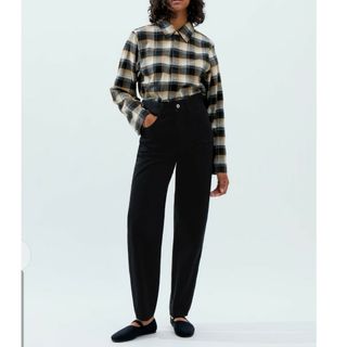 ユニクロ(UNIQLO)の【新品】Uniqlo U ユニクロ/カーブジーンズ ブラック 黒 サイズ:26(デニム/ジーンズ)