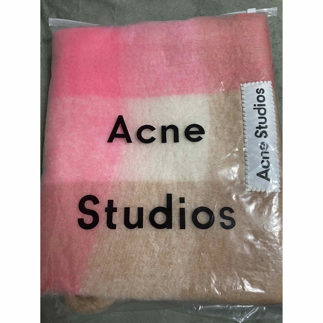 Acne Studios(アクネストゥディオズ)の【Acne Studios】未使用マフラー レディースのファッション小物(マフラー/ショール)の商品写真
