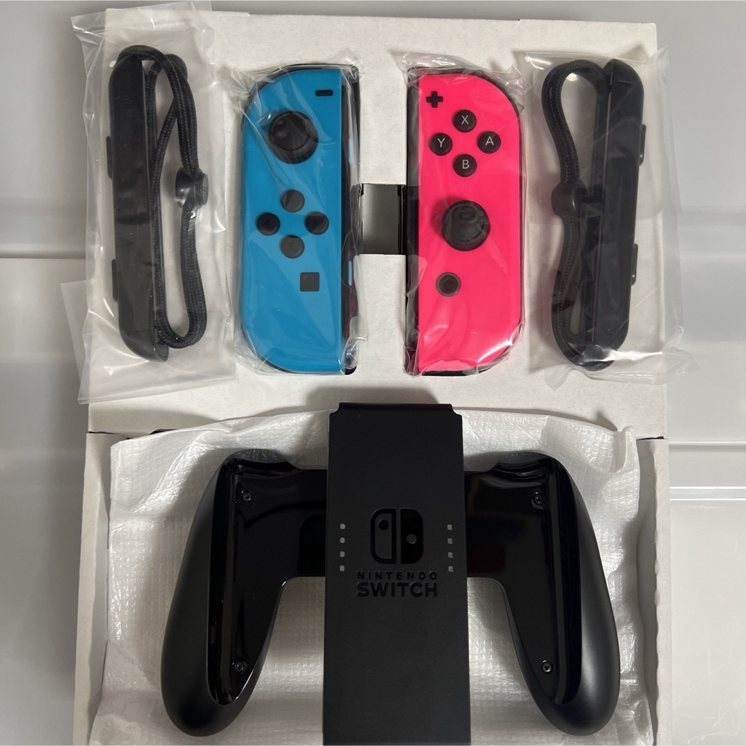 Joy-Con、ストラップ、グリップの3点セット ネオンブルー、ネオンピンクエンタメ/ホビー