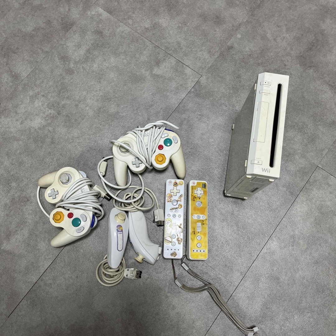 Wii(ウィー)のWii 本体　ジャンク品 エンタメ/ホビーのゲームソフト/ゲーム機本体(家庭用ゲーム機本体)の商品写真