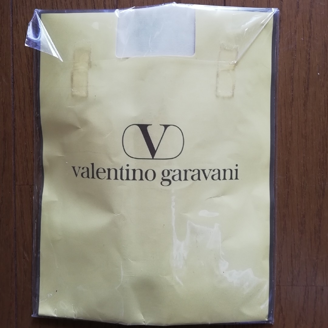 VALENTINO(ヴァレンティノ)のvalentino garavani ストッキング　新品未使用 レディースの靴/シューズ(ハイヒール/パンプス)の商品写真