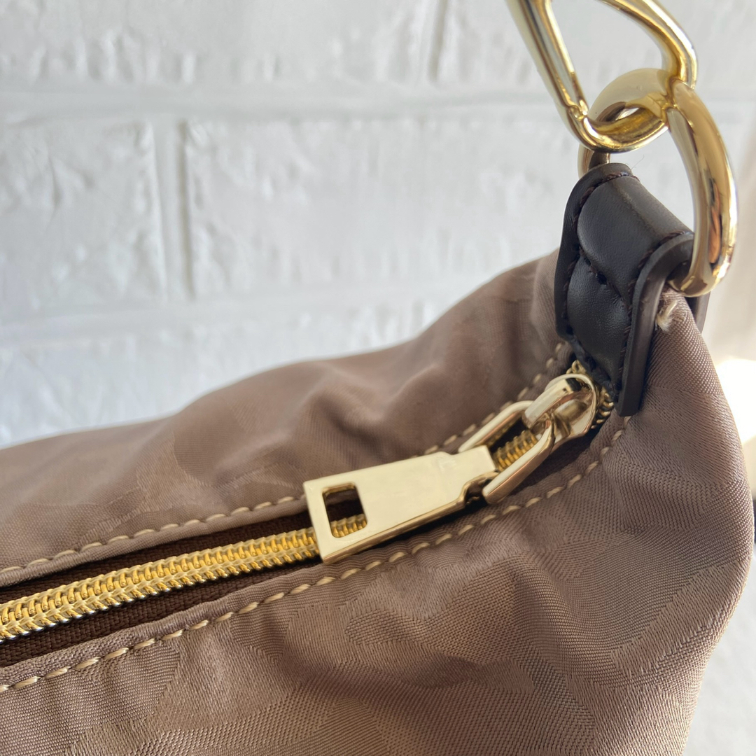クリスチャンオリビエ　カモフラ柄　ショルダーバック レディースのバッグ(ショルダーバッグ)の商品写真
